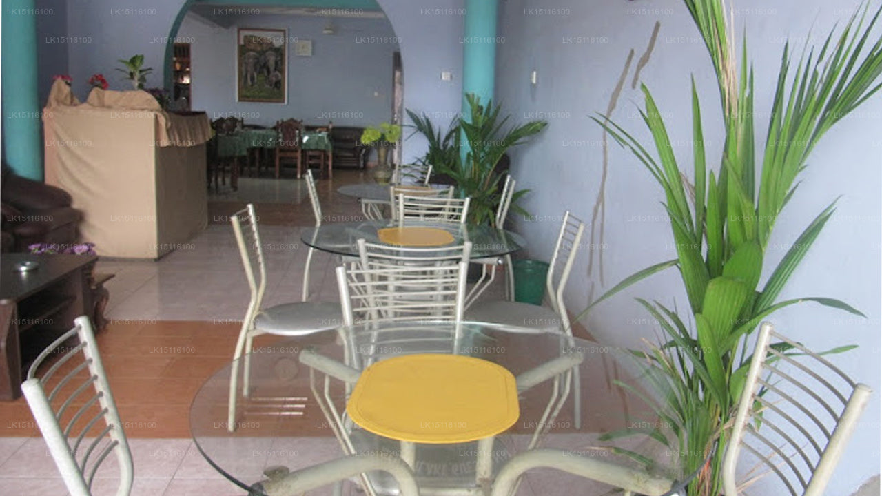 Senathilaka Guest Inn & Restaurant, Puttalam