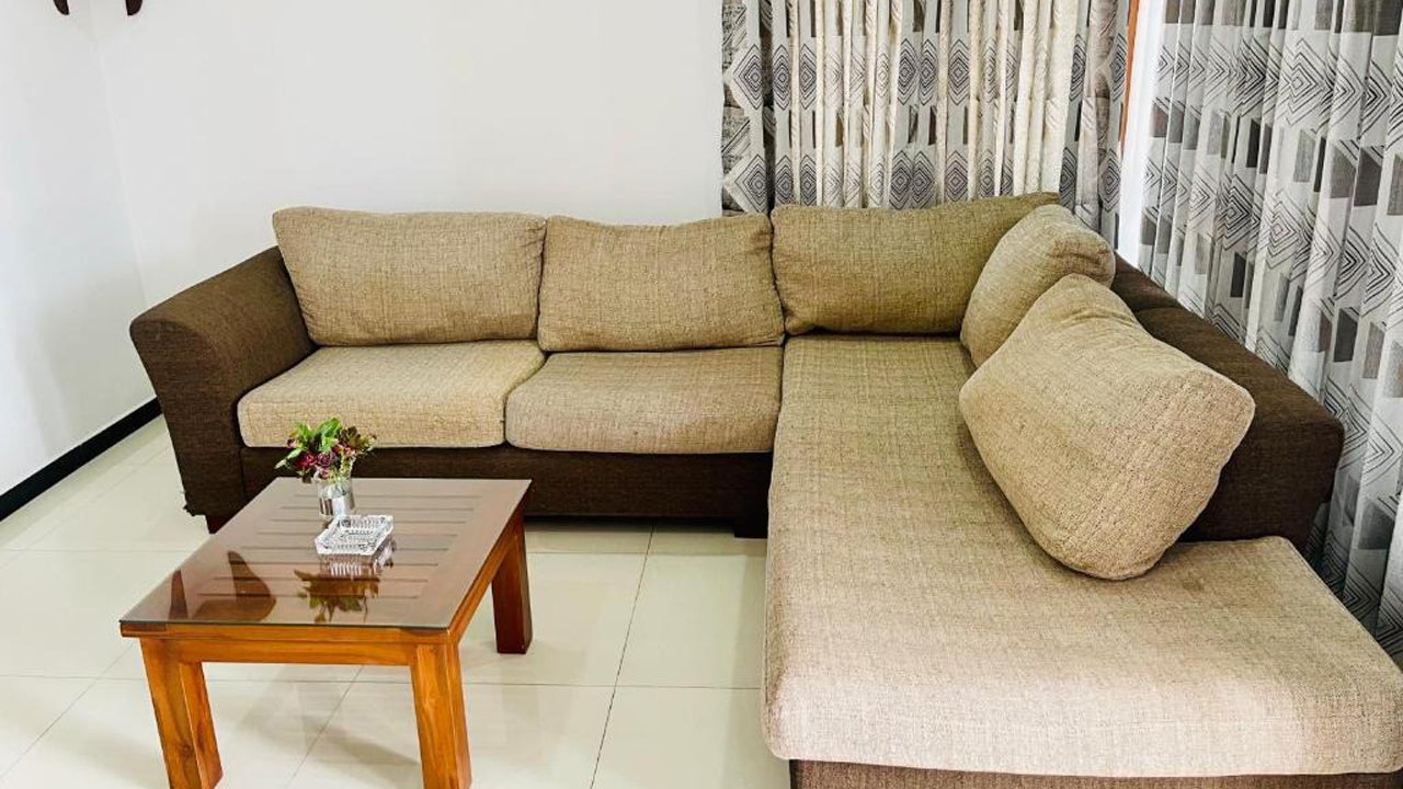 Sand & Surf Guest House, Negombo