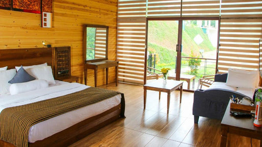 Aloft Grand Hotel, Ella