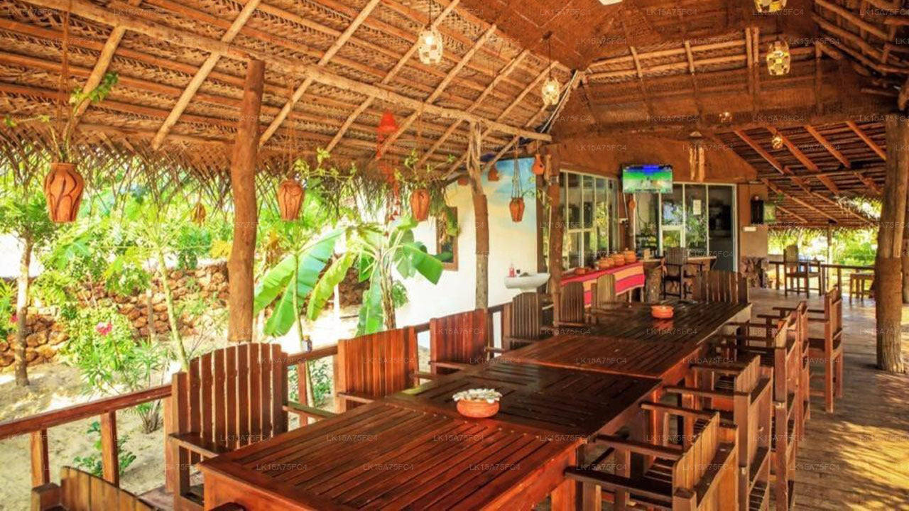 Whisky Point Surf Cabana, Pottuvil