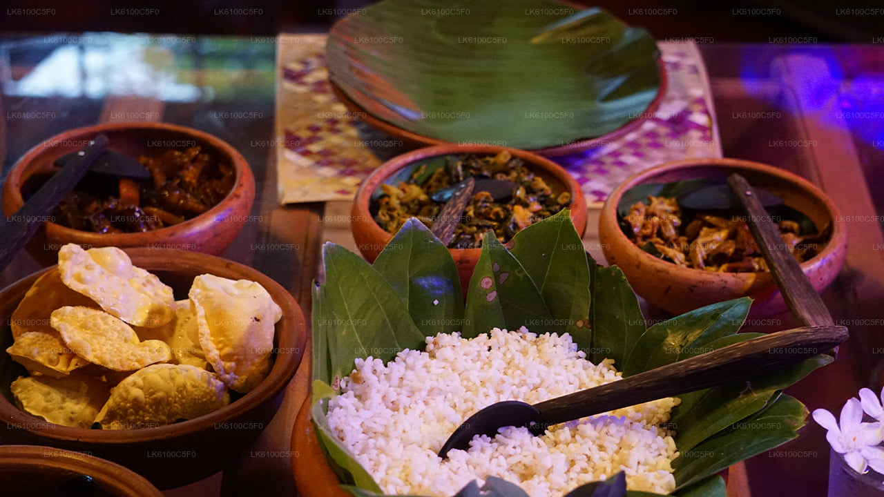 探索加勒的隐藏瑰宝，与当地人共进晚餐