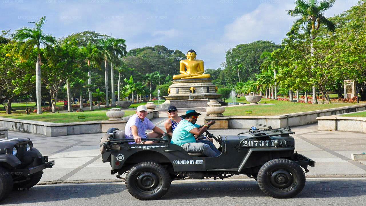 乘坐战车吉普车游览科伦坡市区