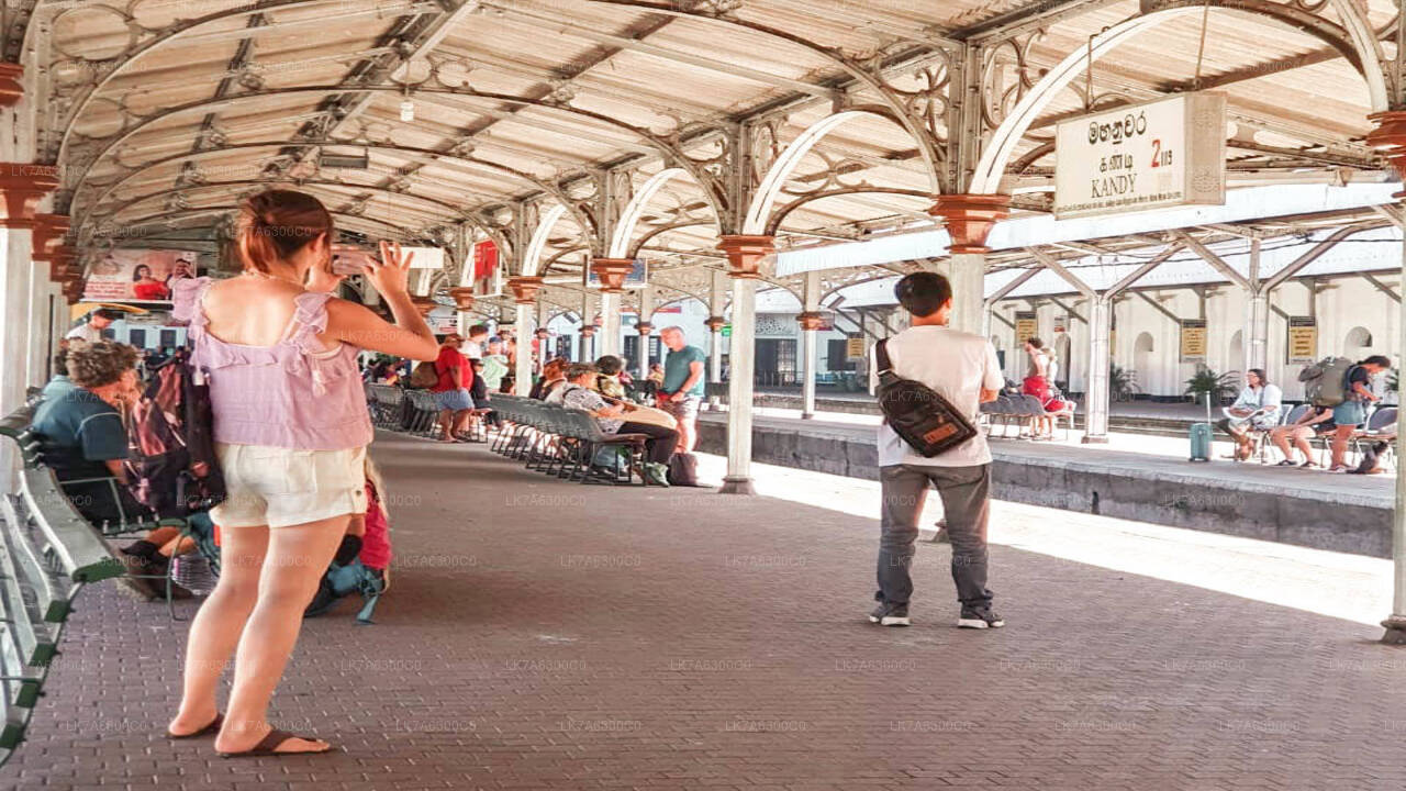 Badulla to Kandy train ride on (Train No: 1006 "Podi Menike")