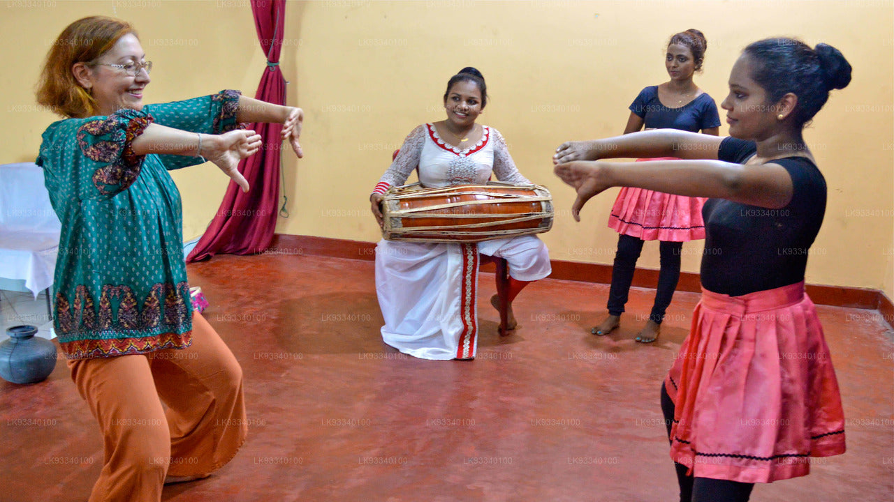 来自帕纳杜拉的传统舞蹈体验