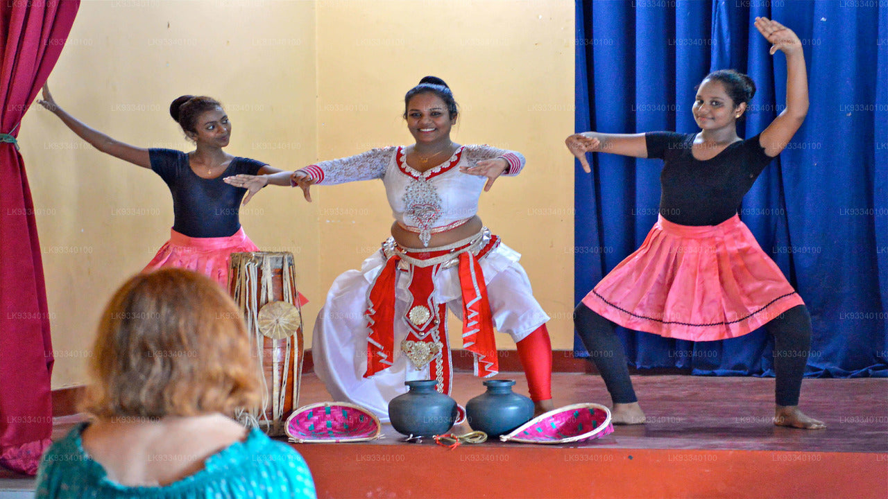 来自帕纳杜拉的传统舞蹈体验